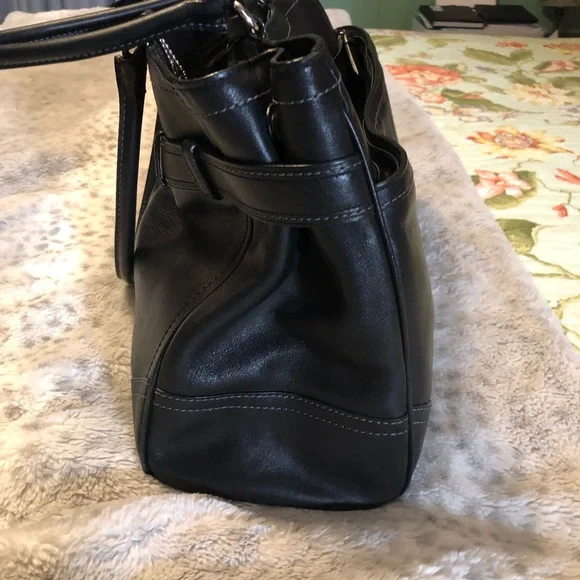 Lg Coach Satchel Pet & Smoke Free - Picture 3 of 13